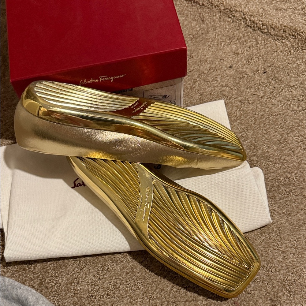 Salvatore Ferragamo Gold Flats - Picture 6 of 7